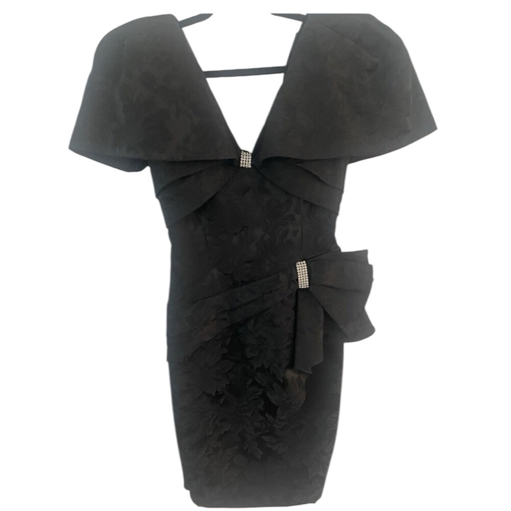 Elegant Black Dress with Bow Detail